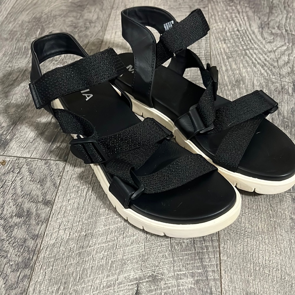 MIA sandals size 9